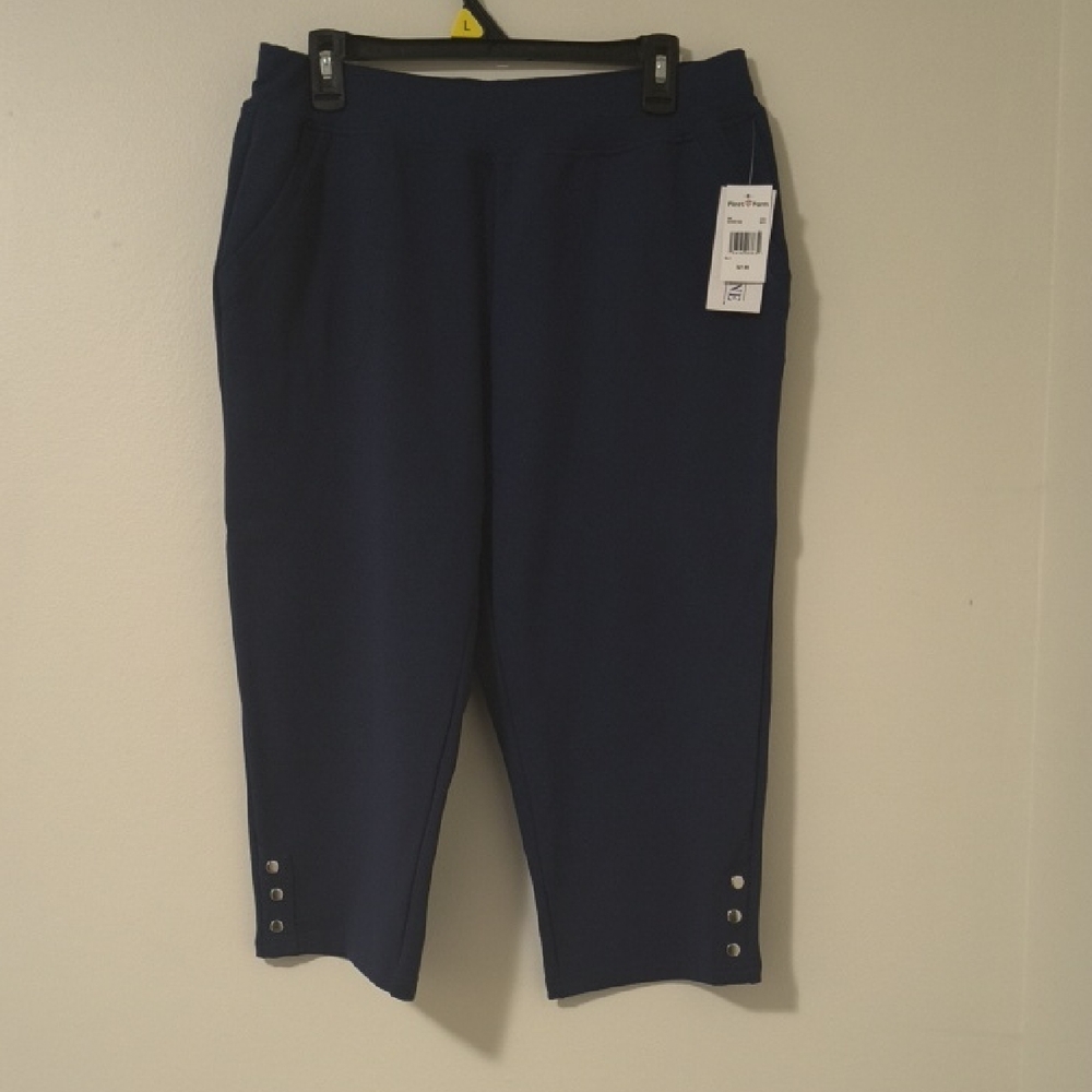 Elegant Navy Capris for Women
